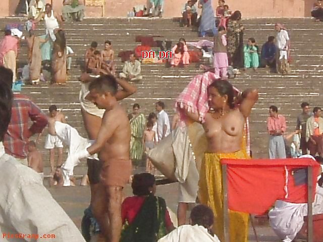 Индийский Женщина Купается Порно