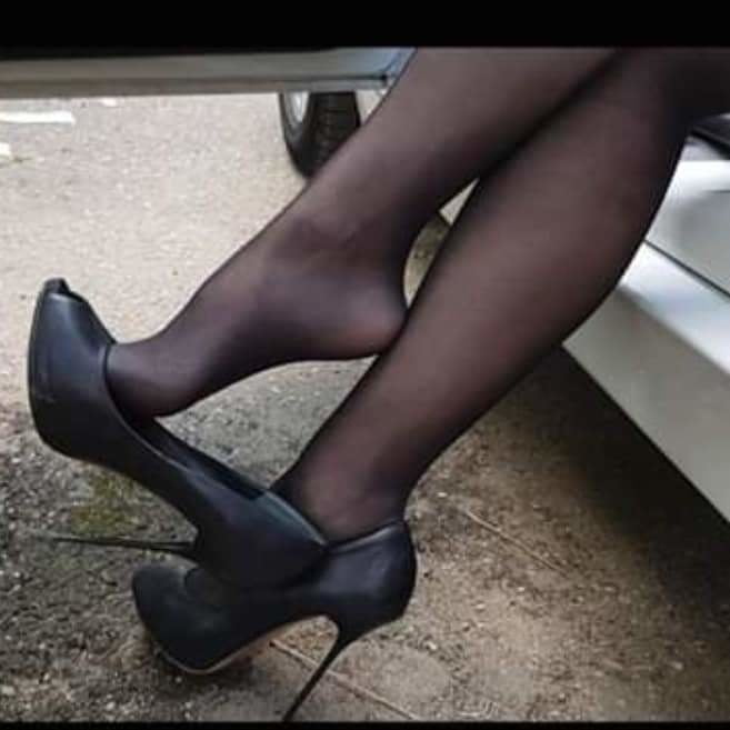 Business lady nylons heelpoping wiggle dangling pictures