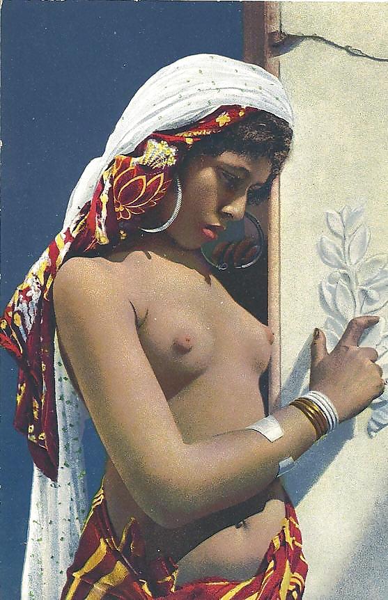 Arab com nude woman