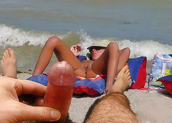 Русские Парни Дрочат На Пляже На Девушек