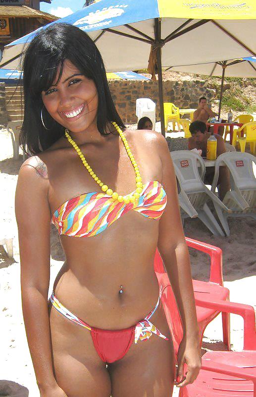 Страстная бразильянка покажет пиздушку  15 фото эротики
