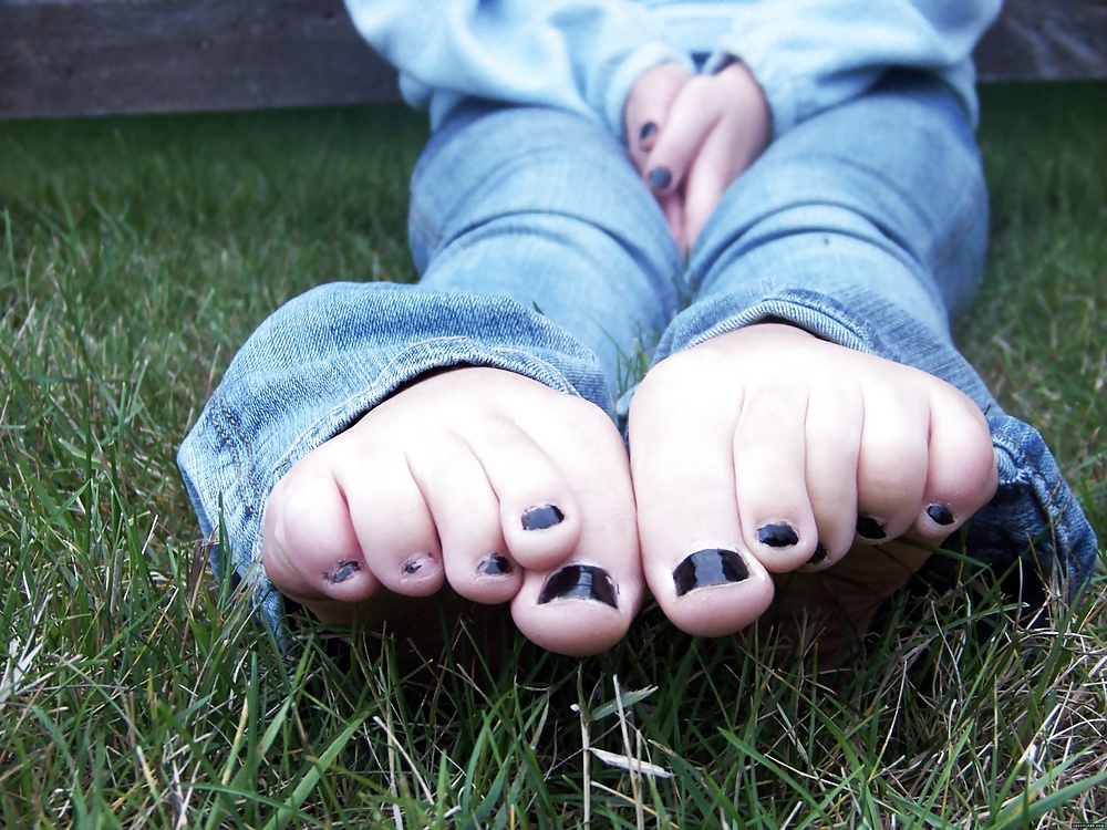Emo toes