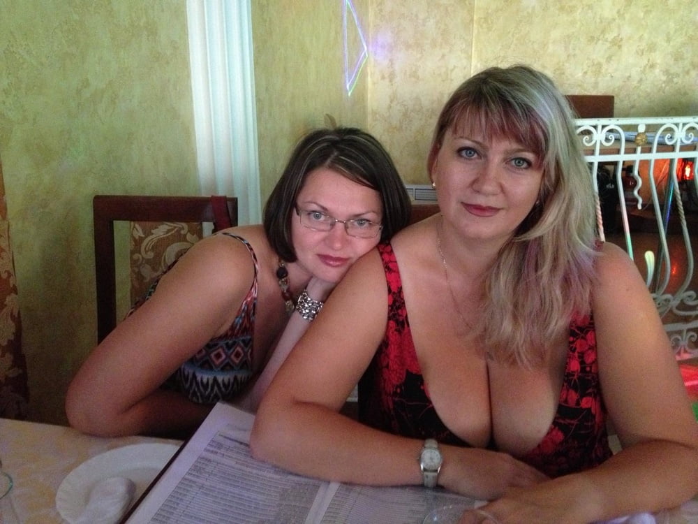 Mom busty wives try lesbian