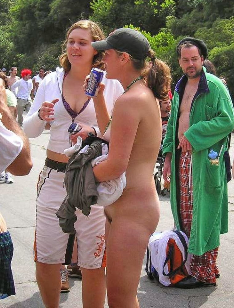 Nude Girl Drinks Beer At Bay To Breakers Run 13 Pics XHamster