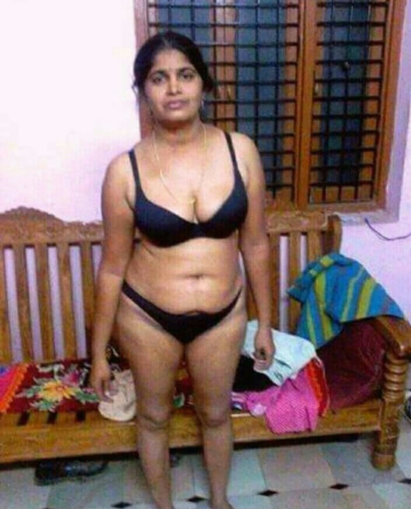 Oon Dot Sindhi Bhabhi Nude Bathing Private Photographs 1