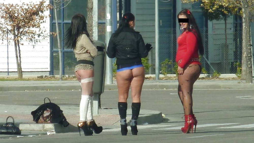Проститутки Стоящие На Улице