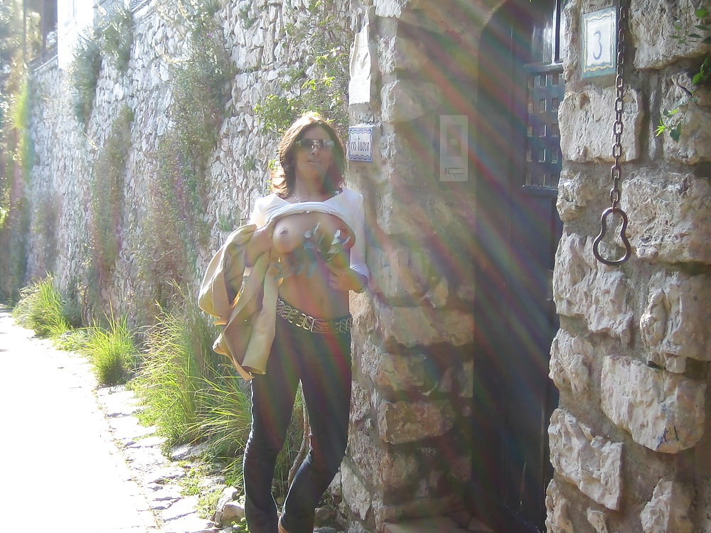 Sexy Posing Amateur Milf pict gal