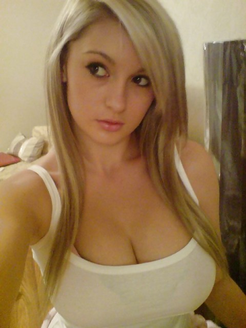 Hot Busty Teens 13 pict gal