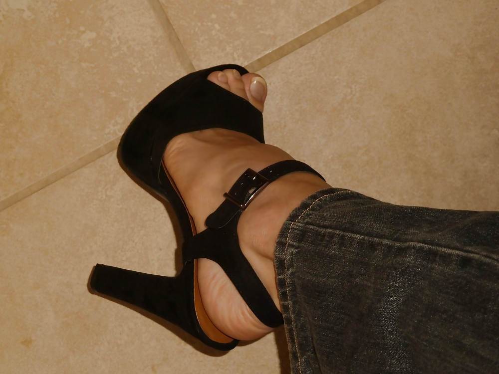 Feet in heels pict gal