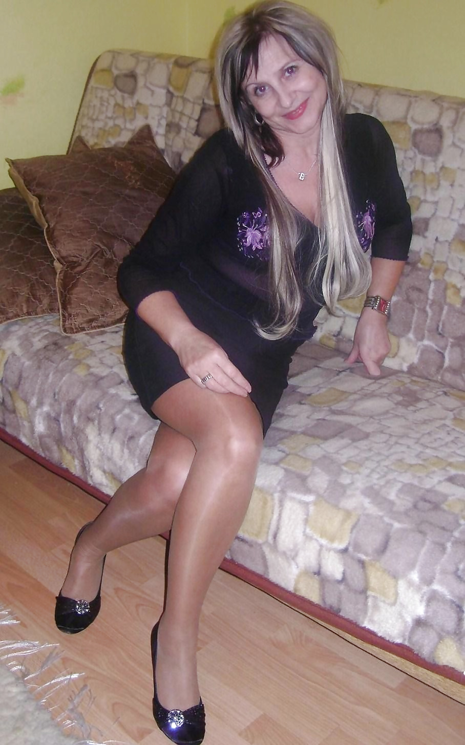 Mature Russian Wife in Pantyhose pict gal