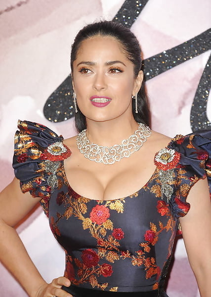 CELEBEAUTY CLEAVAGE ... SELMA HAYEK- 88 Photos 