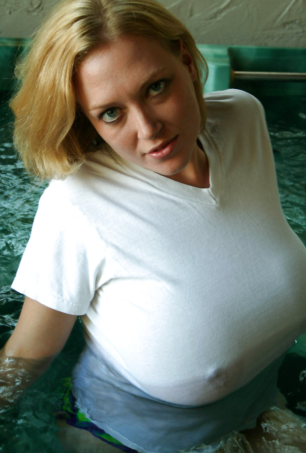 BIG BOOBS IN WET TSHIRT pict gal