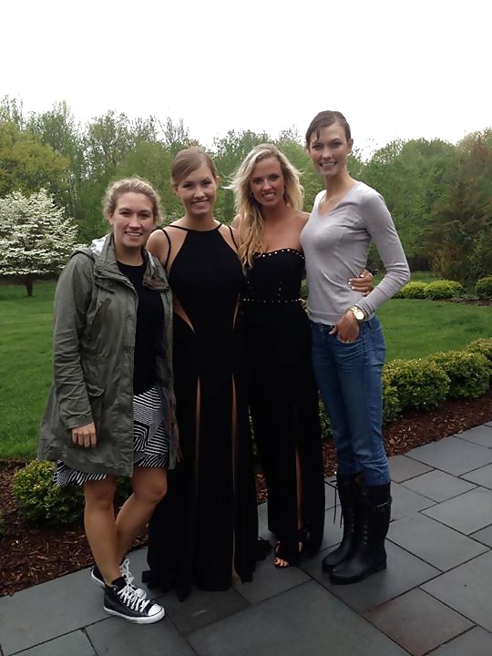 Karlie Kloss with her sisters pict gal
