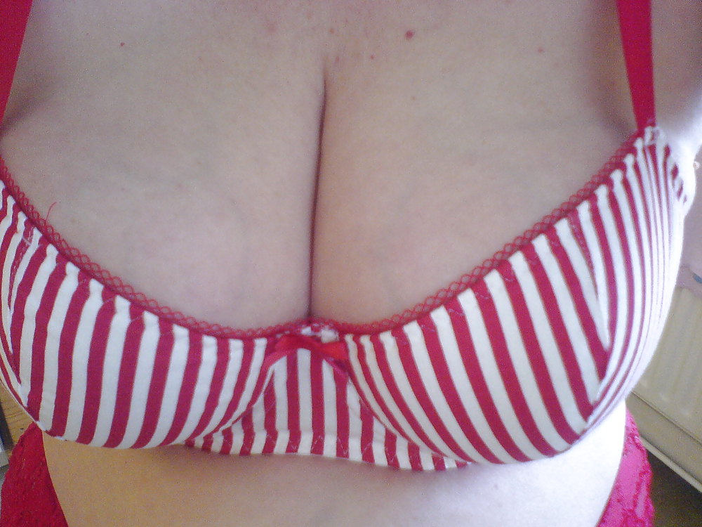 red and white bra pict gal