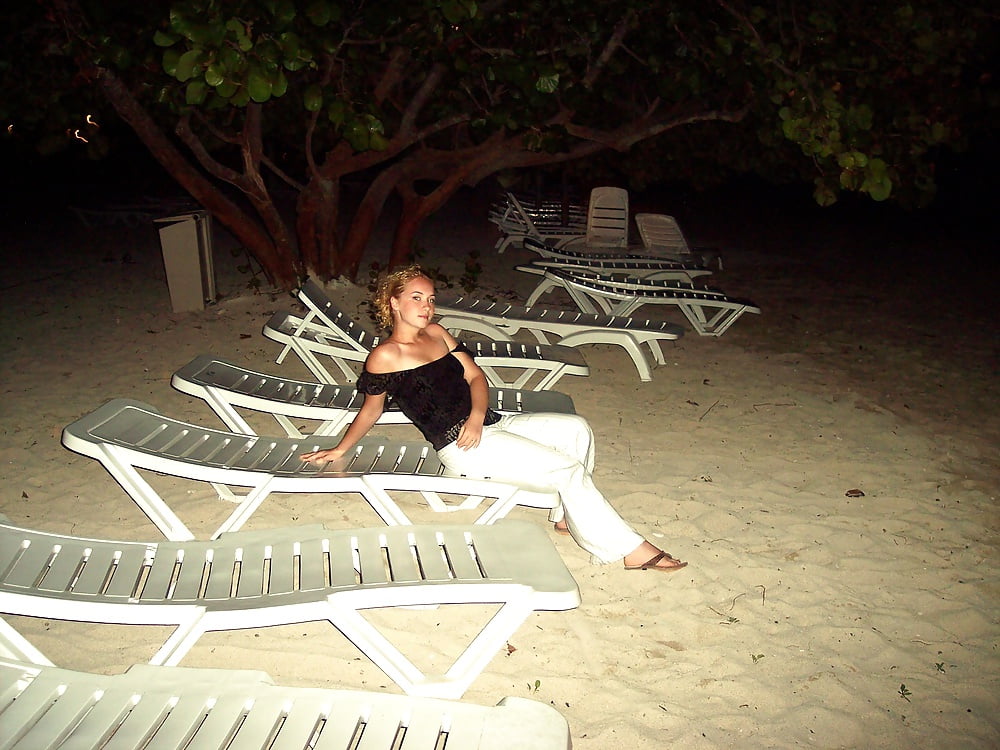 Young Couple on Vacation pict gal