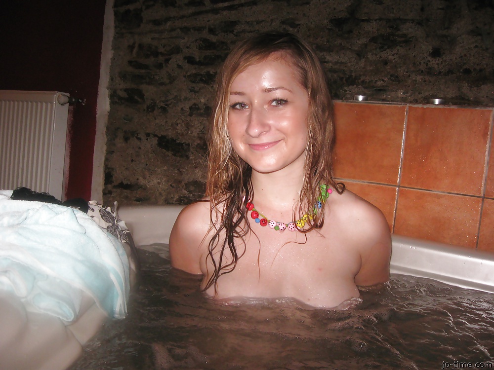 Teen Hot Tub Titties pict gal