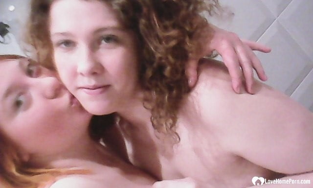 Lesbian couple loves to show their hottness - 18 Pics 