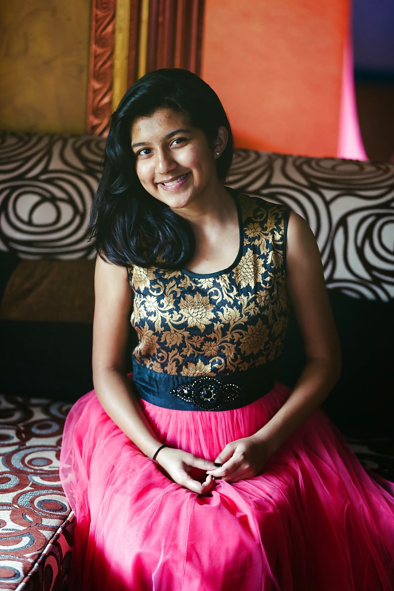 Desi Showing Assets 51 pict gal