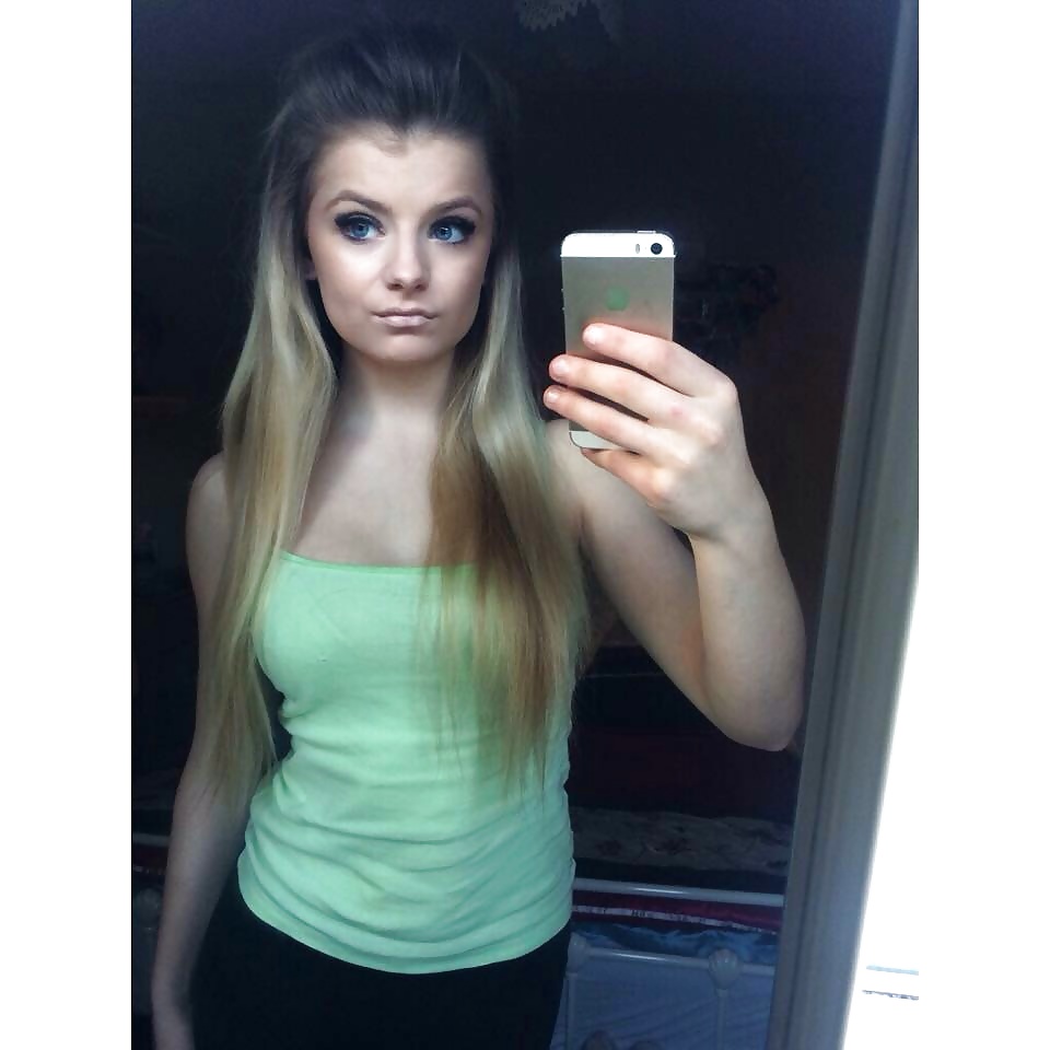 Uk bimbo Ellie pict gal