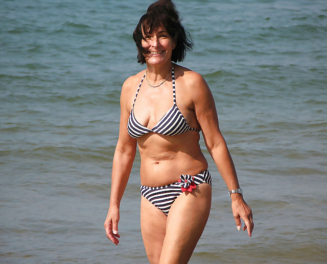 The best mature amateur ladies at the beach 4. pict gal