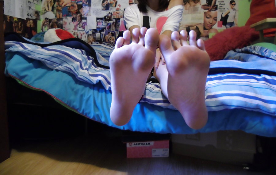 Cute girl soles pict gal