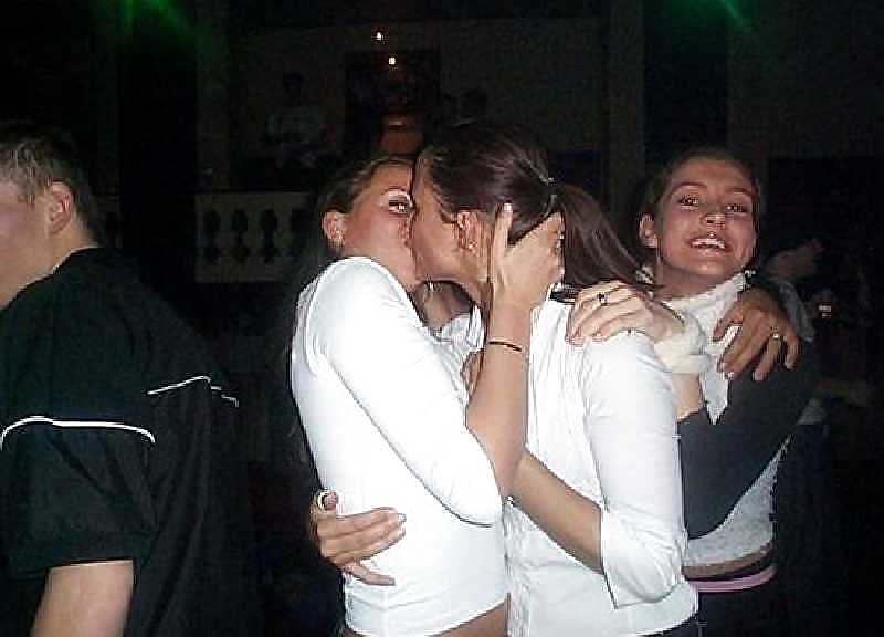 Misc Amat Kissing Girls pict gal