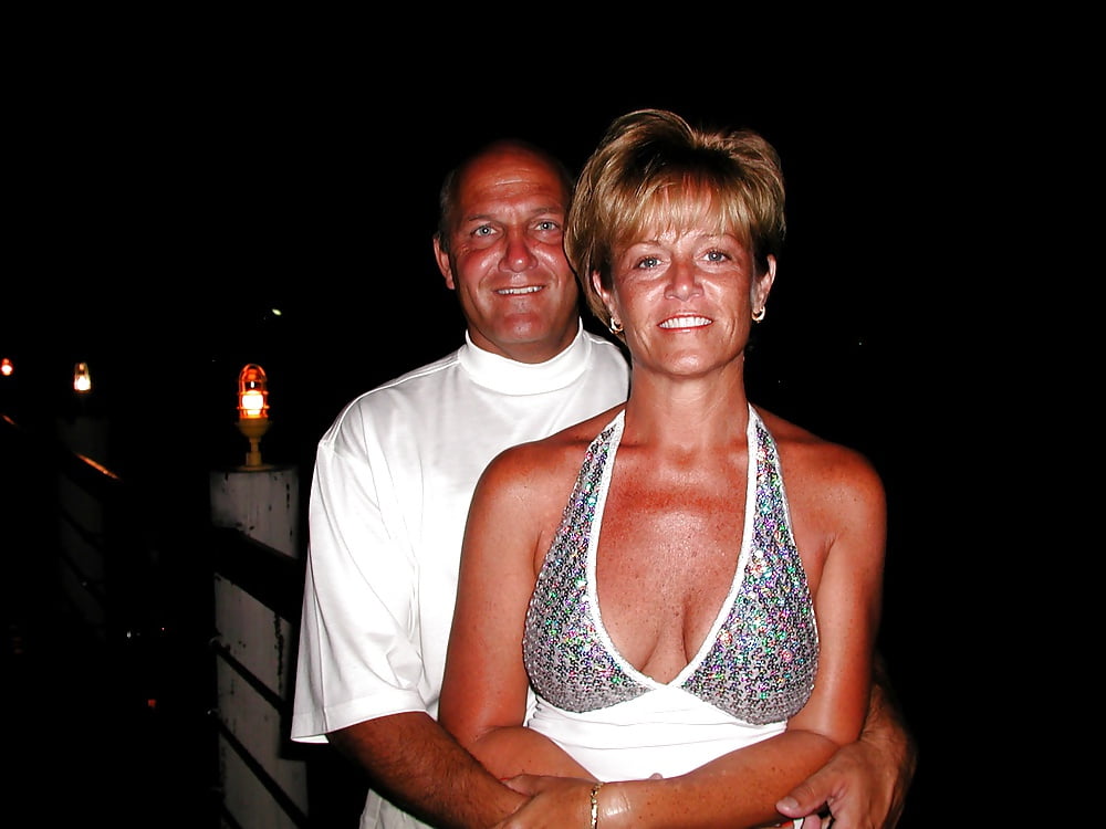 Hot Mature Milf on Vacation pict gal