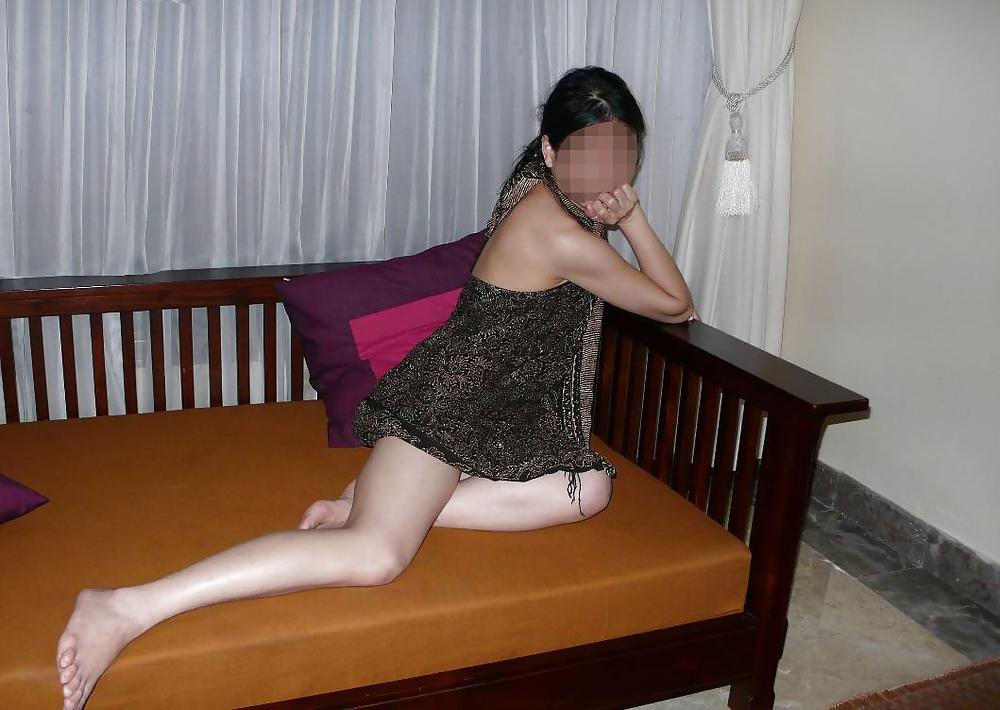Chinese slut wife -2 pict gal