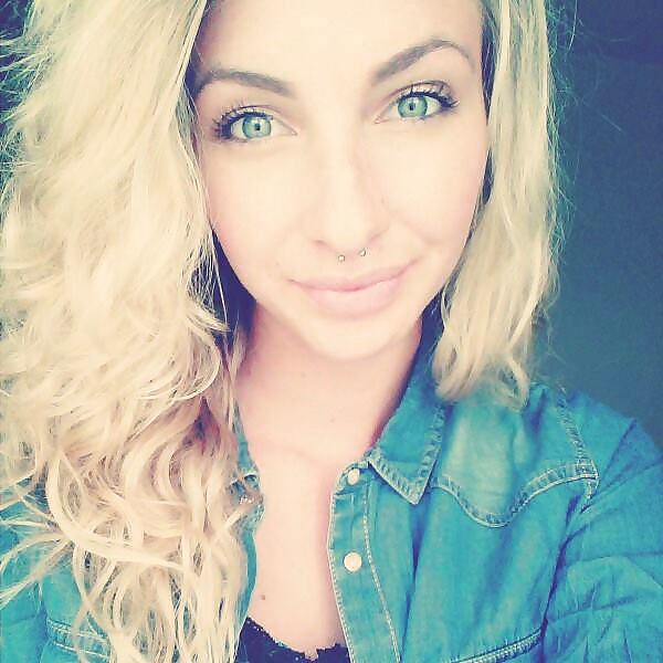 Facebook Girl II pict gal