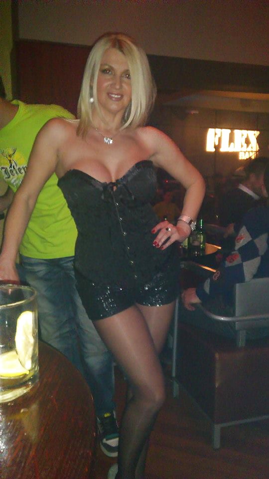 Hot facebook MILF pict gal