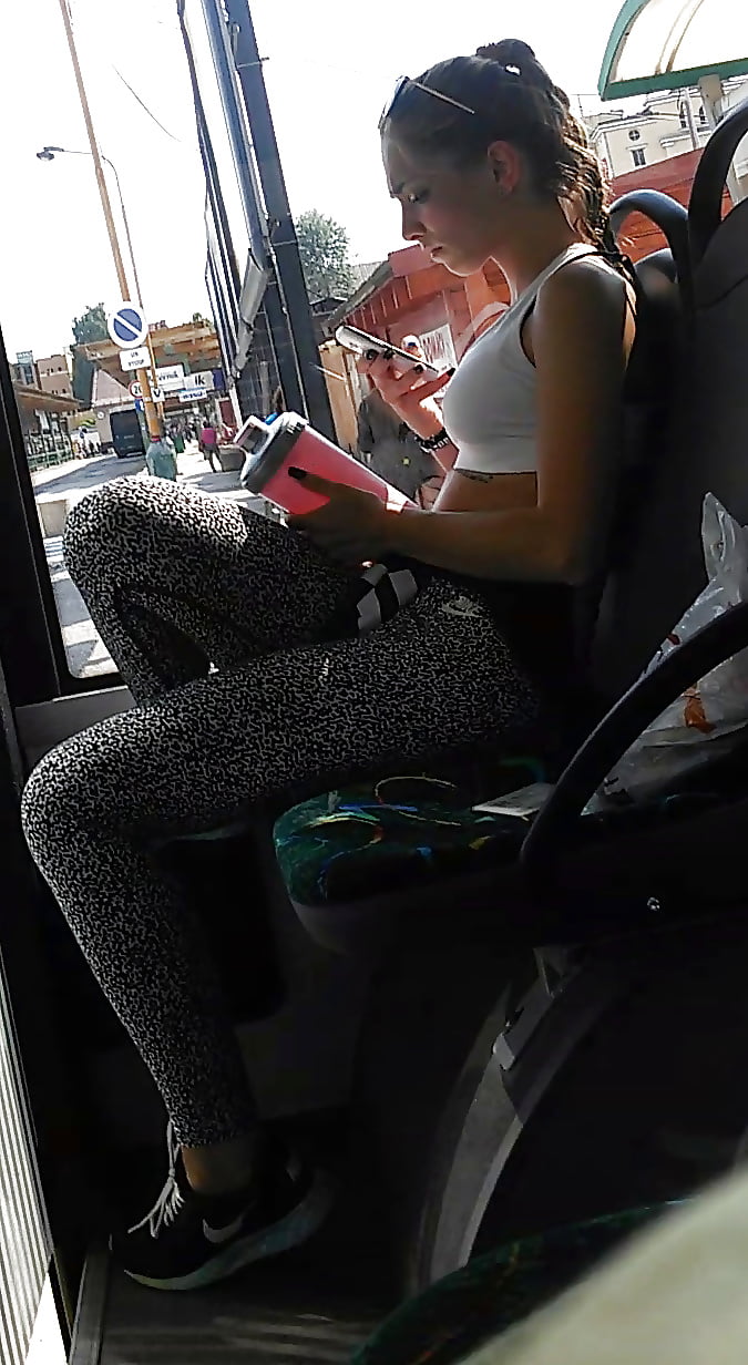 Candid young slut : public transport II pict gal