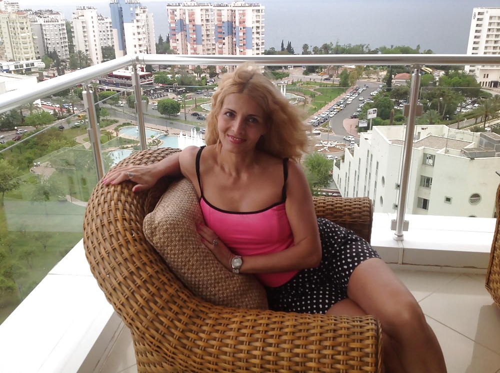 Russian Eastern MILF slut Julia Part 1 pict gal