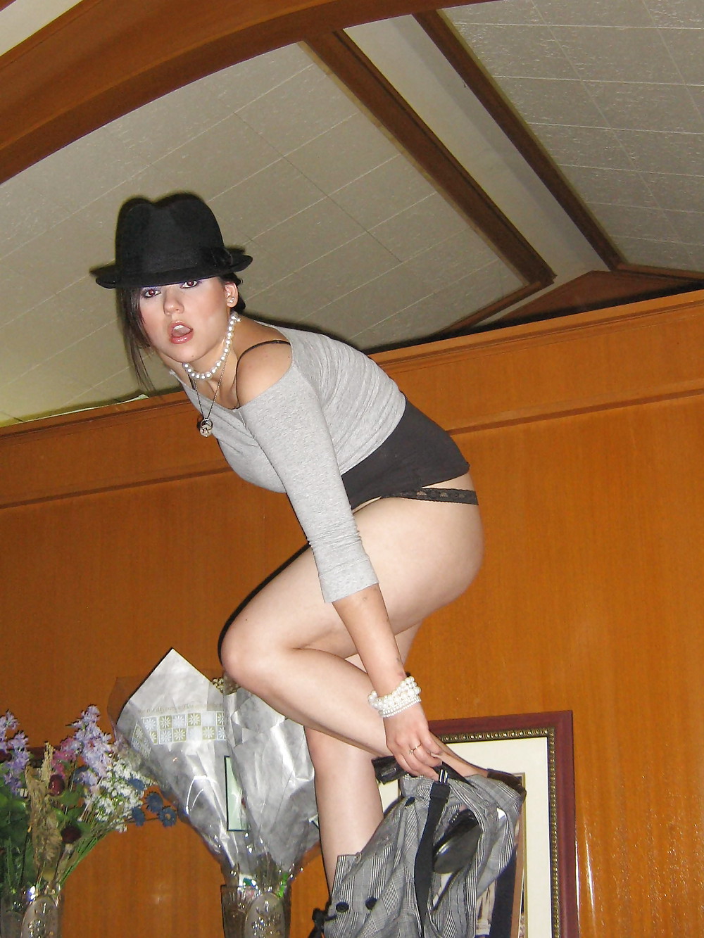 MELANIE STRIPPED pict gal