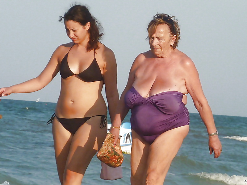 Sexy Mature Grannies on the beach! Amateur mix! pict gal