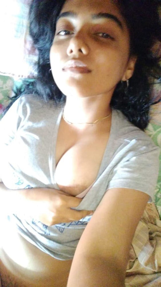 Prettiest Desi Indian Whore Exposes Boobs - 14 Photos 