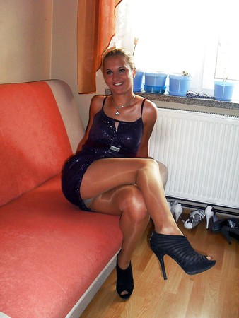 My Cousine Andrea a sexy Babe in Pantyhose