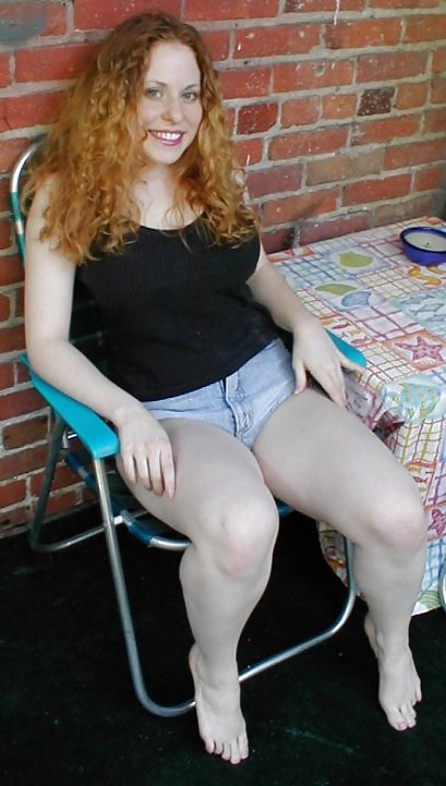 Kira Redhead Amateur Poses In Jean Shorts pict gal