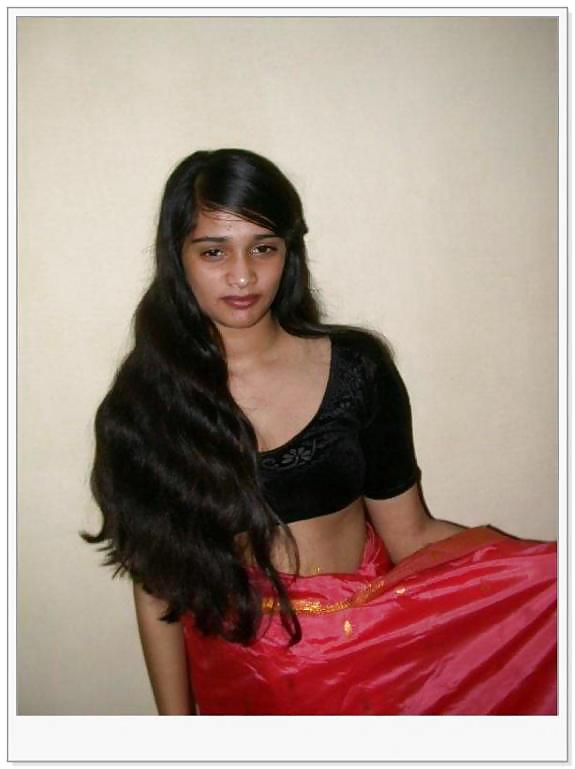 Indian Girl Exposing In Saree pict gal