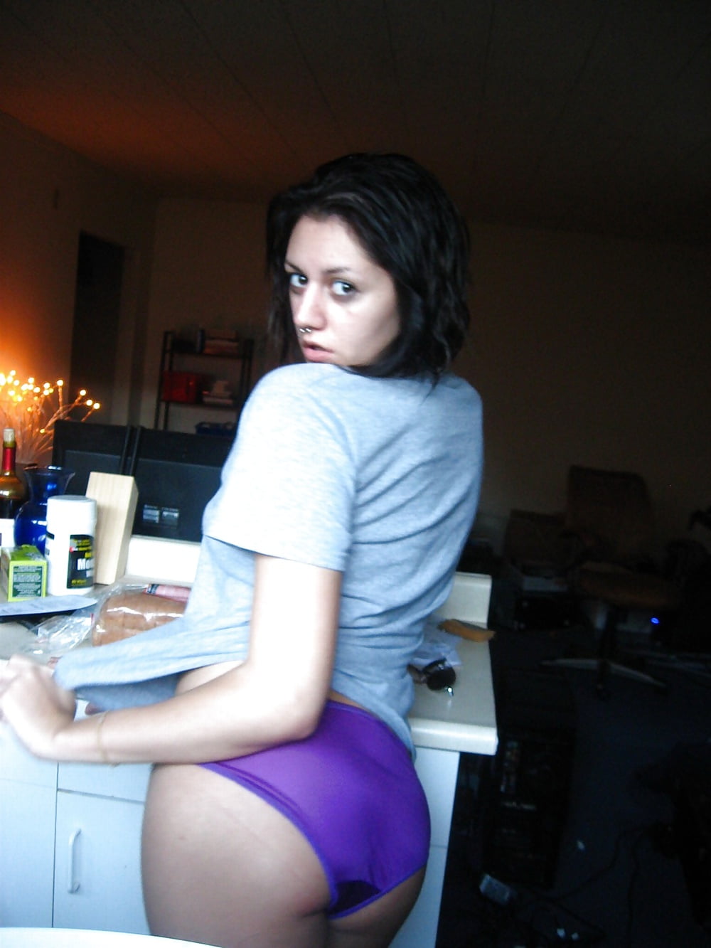 Teen Slut Posing Like A Pro pict gal