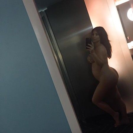 Kim Kardshian Naked Preggo Selfie