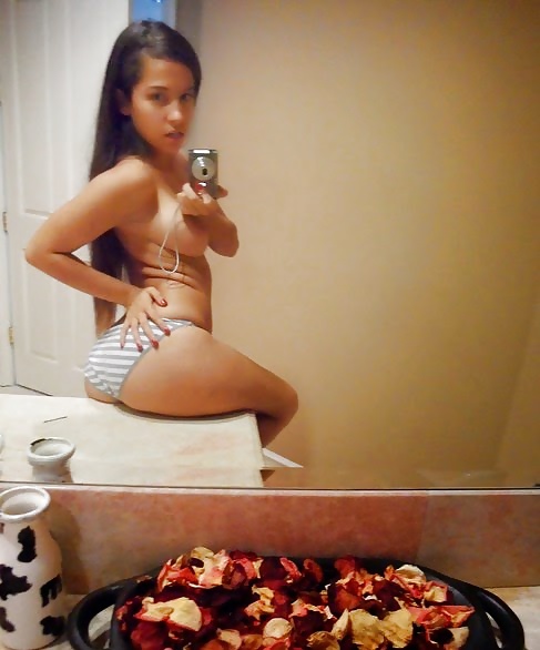 Young Slut Selfies pict gal