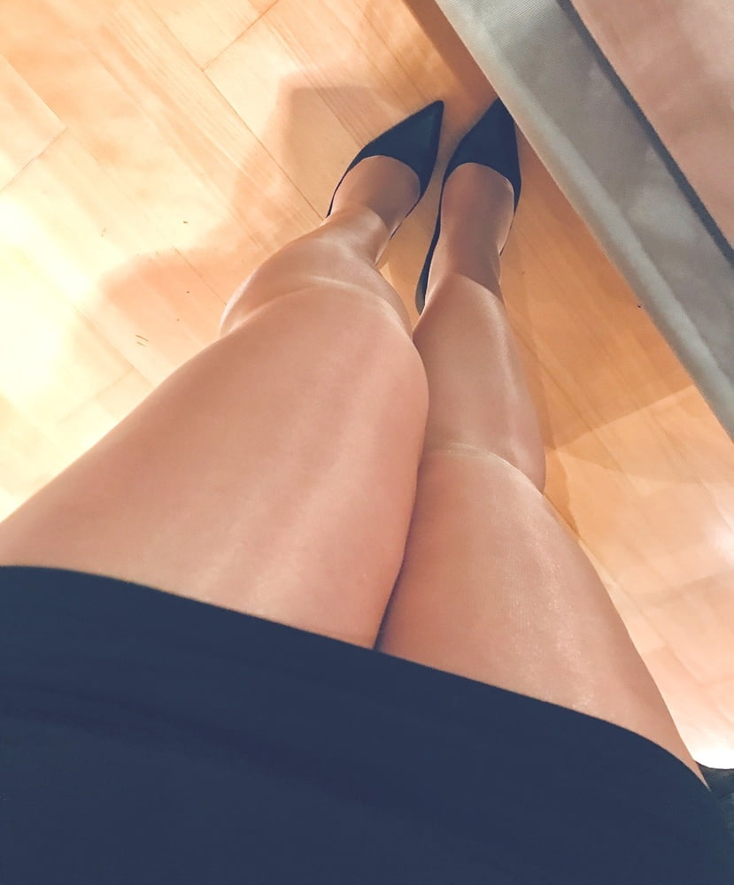 Dresses, Tights and Heels :) - 8 Photos 