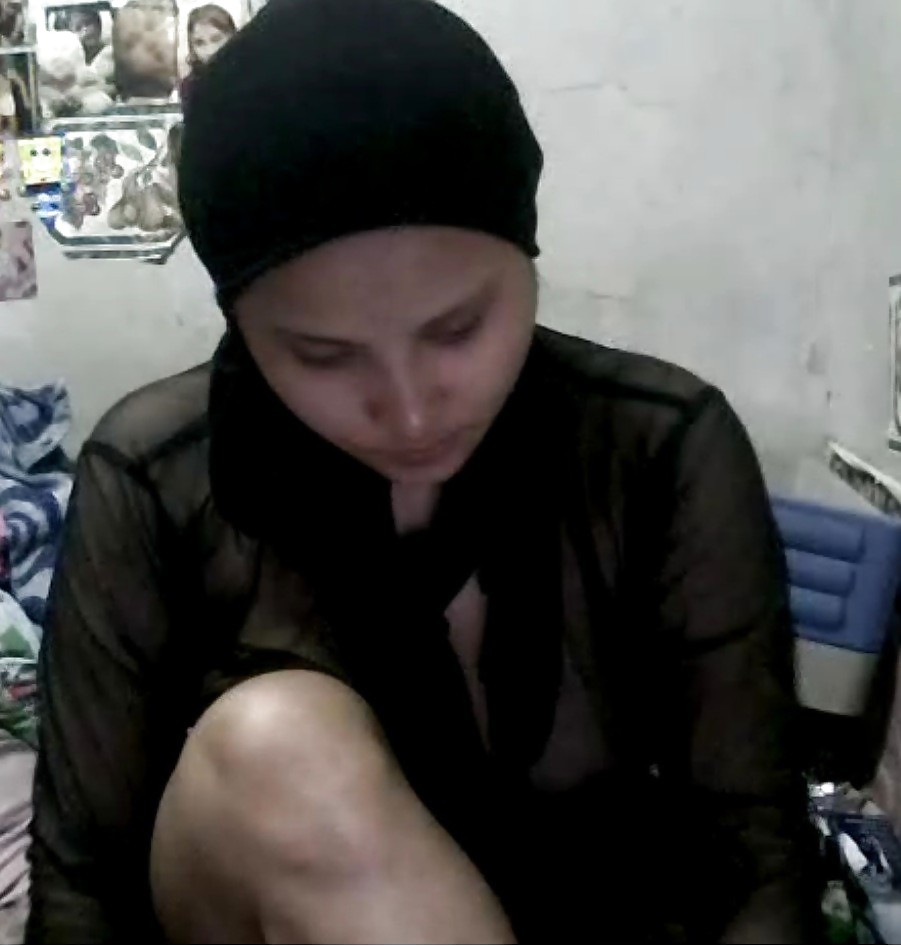 HIJAB SLUT ON WEBCAM pict gal