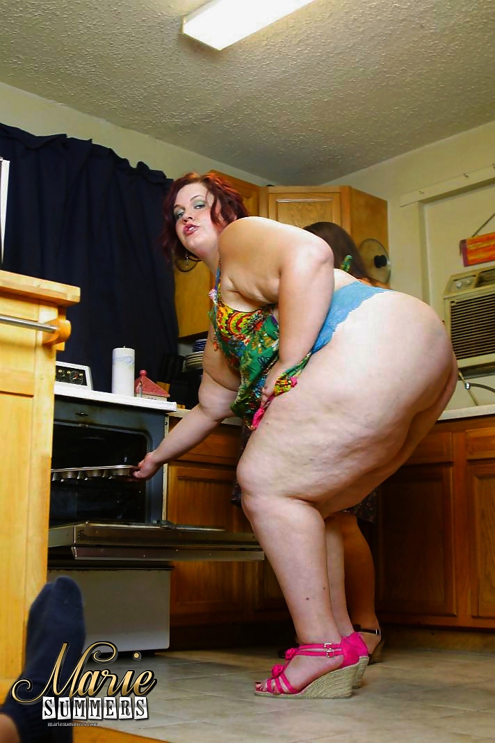 BBW Girl on Girl Cupcakes Marie Summers pict gal