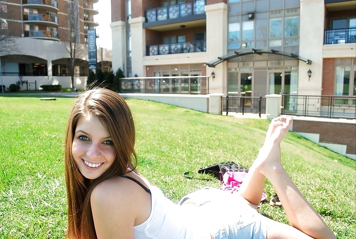 Anna goes on holidays pict gal