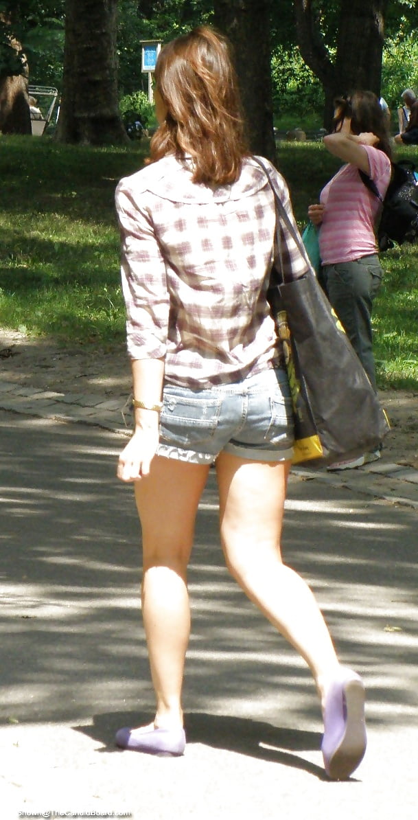 Voyeur.Candid.17-13 pict gal