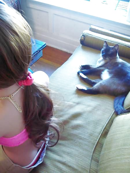 Nina chillin out. pict gal