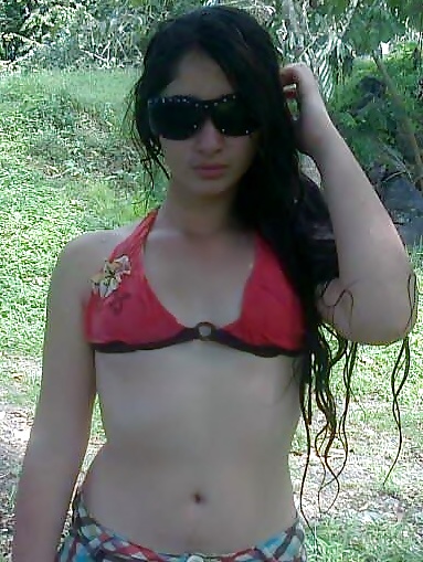 Young amateur latina whore in bikini (non nude) pict gal