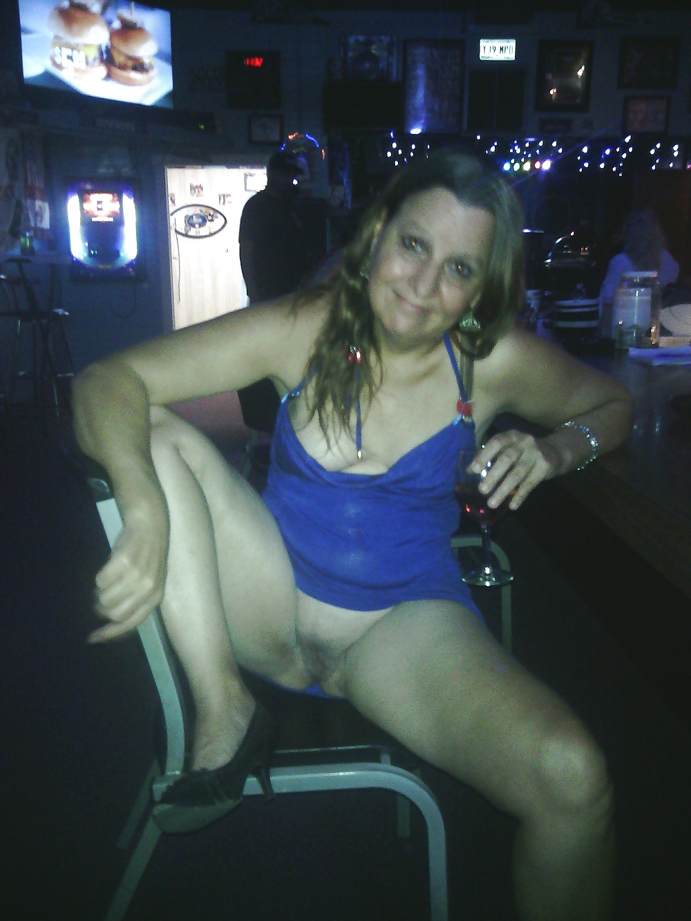 Flashing her pussy at the bar pict gal