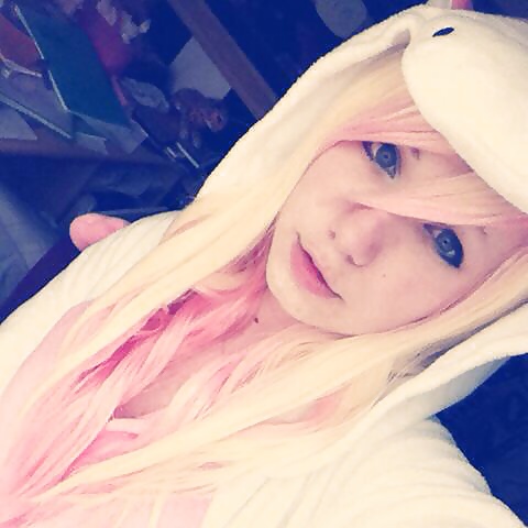 fille sexy en kigurumi rose pict gal